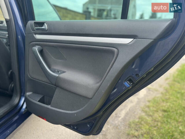 Синий Фольксваген Гольф, объемом двигателя 1.6 л и пробегом 235 тыс. км за 7950 $, фото 30 на Automoto.ua