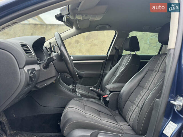 Синий Фольксваген Гольф, объемом двигателя 1.6 л и пробегом 235 тыс. км за 7950 $, фото 3 на Automoto.ua