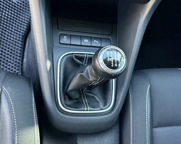 Синий Фольксваген Гольф, объемом двигателя 2 л и пробегом 340 тыс. км за 12000 $, фото 24 на Automoto.ua