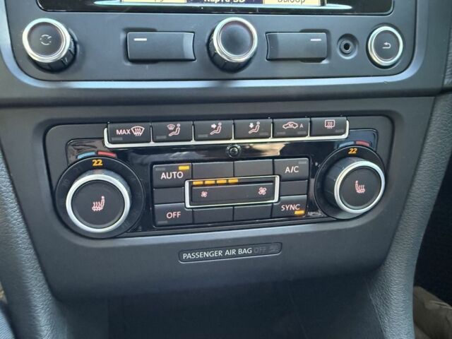 Синий Фольксваген Гольф, объемом двигателя 2 л и пробегом 340 тыс. км за 11400 $, фото 5 на Automoto.ua