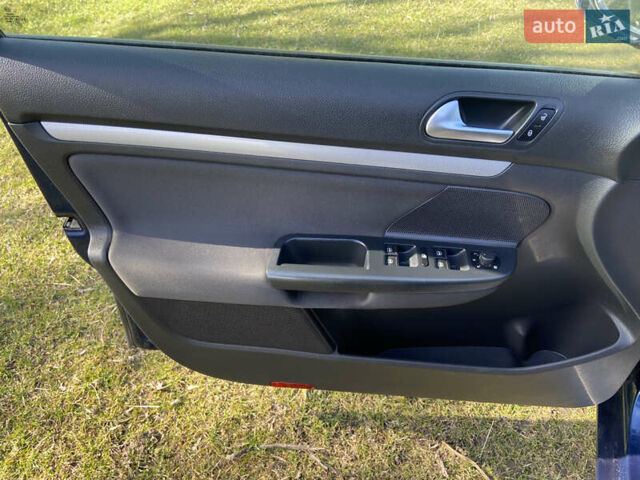 Синий Фольксваген Гольф, объемом двигателя 1.6 л и пробегом 214 тыс. км за 8950 $, фото 10 на Automoto.ua