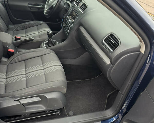 Синий Фольксваген Гольф, объемом двигателя 1.6 л и пробегом 188 тыс. км за 8499 $, фото 46 на Automoto.ua