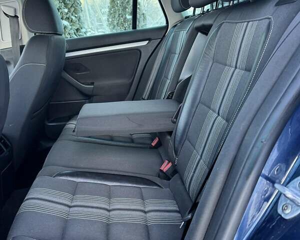 Синій Фольксваген Гольф, об'ємом двигуна 2 л та пробігом 265 тис. км за 8999 $, фото 30 на Automoto.ua