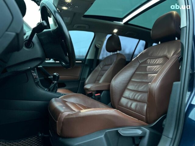 Синий Фольксваген Гольф, объемом двигателя 1.6 л и пробегом 251 тыс. км за 11490 $, фото 28 на Automoto.ua