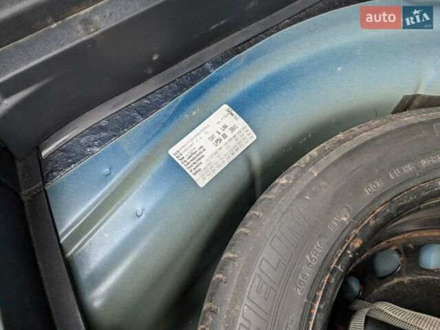 Синій Фольксваген Гольф, об'ємом двигуна 1.6 л та пробігом 294 тис. км за 9100 $, фото 19 на Automoto.ua