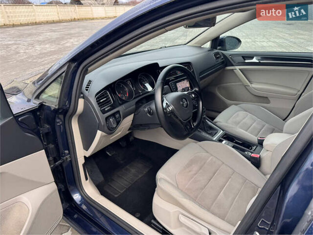 Синий Фольксваген Гольф, объемом двигателя 1.6 л и пробегом 280 тыс. км за 8999 $, фото 19 на Automoto.ua