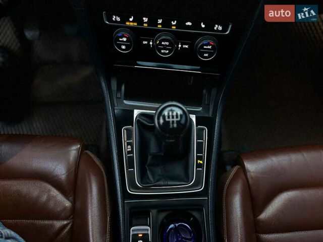 Синий Фольксваген Гольф, объемом двигателя 1.6 л и пробегом 251 тыс. км за 11490 $, фото 35 на Automoto.ua