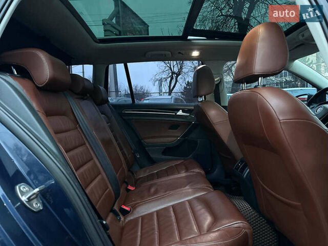 Синий Фольксваген Гольф, объемом двигателя 1.6 л и пробегом 251 тыс. км за 11490 $, фото 22 на Automoto.ua