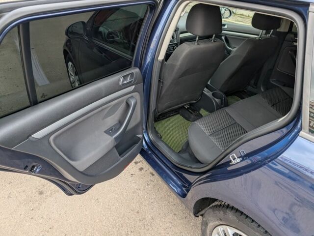 Синій Фольксваген Гольф, об'ємом двигуна 1.6 л та пробігом 294 тис. км за 8900 $, фото 15 на Automoto.ua