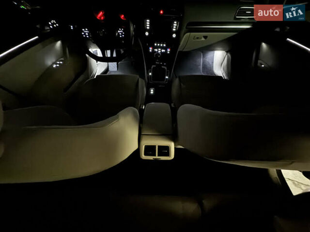 Синий Фольксваген Гольф, объемом двигателя 1.6 л и пробегом 280 тыс. км за 8999 $, фото 47 на Automoto.ua