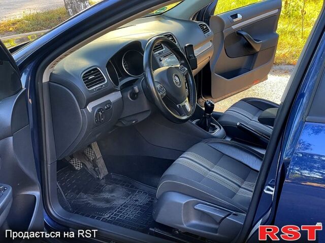 Синий Фольксваген Гольф, объемом двигателя 2 л и пробегом 210 тыс. км за 9400 $, фото 7 на Automoto.ua