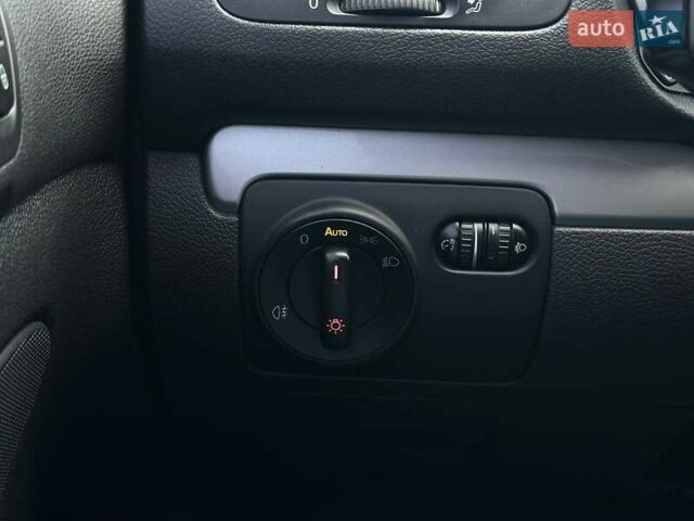 Синій Фольксваген Гольф, об'ємом двигуна 1.6 л та пробігом 368 тис. км за 6900 $, фото 14 на Automoto.ua