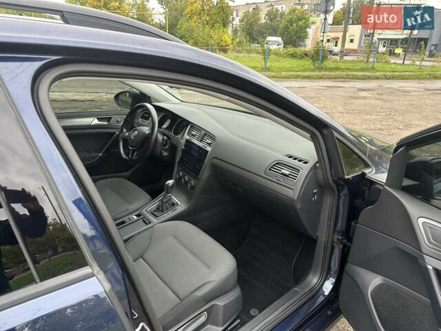 Синий Фольксваген Гольф, объемом двигателя 1.2 л и пробегом 225 тыс. км за 9999 $, фото 14 на Automoto.ua