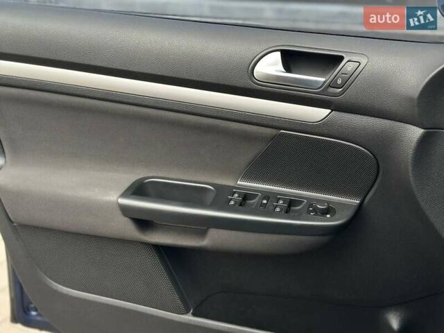 Синій Фольксваген Гольф, об'ємом двигуна 1.6 л та пробігом 368 тис. км за 6900 $, фото 18 на Automoto.ua