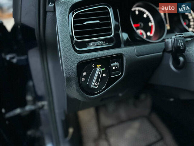 Синий Фольксваген Гольф, объемом двигателя 1.6 л и пробегом 251 тыс. км за 11490 $, фото 32 на Automoto.ua