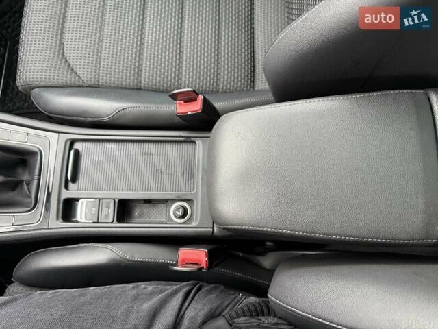 Синий Фольксваген Гольф, объемом двигателя 1.97 л и пробегом 271 тыс. км за 9700 $, фото 22 на Automoto.ua