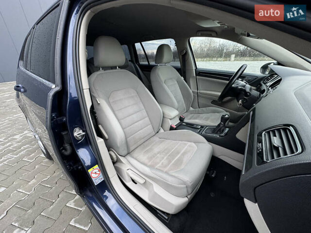 Синий Фольксваген Гольф, объемом двигателя 1.6 л и пробегом 280 тыс. км за 8999 $, фото 43 на Automoto.ua