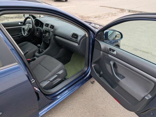 Синій Фольксваген Гольф, об'ємом двигуна 1.6 л та пробігом 294 тис. км за 8900 $, фото 8 на Automoto.ua