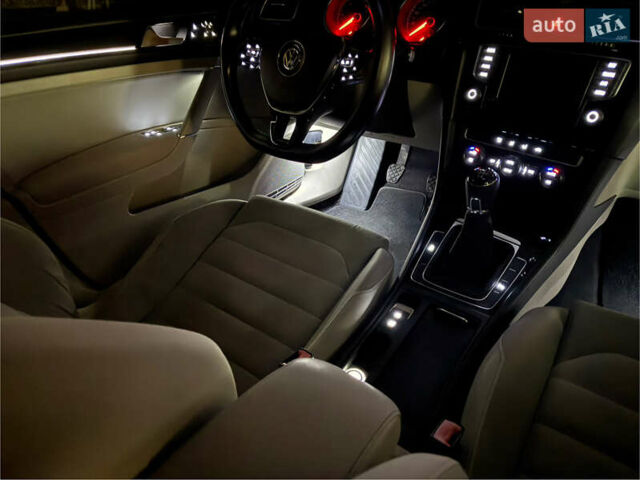 Синий Фольксваген Гольф, объемом двигателя 1.6 л и пробегом 280 тыс. км за 8999 $, фото 46 на Automoto.ua