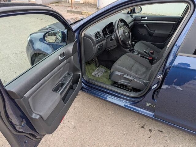 Синій Фольксваген Гольф, об'ємом двигуна 1.6 л та пробігом 294 тис. км за 8900 $, фото 6 на Automoto.ua