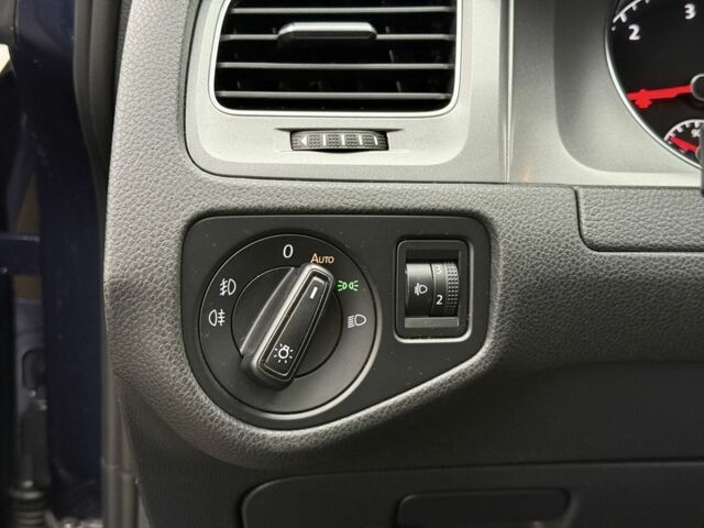 Синий Фольксваген Гольф, объемом двигателя 1.6 л и пробегом 283 тыс. км за 10950 $, фото 22 на Automoto.ua