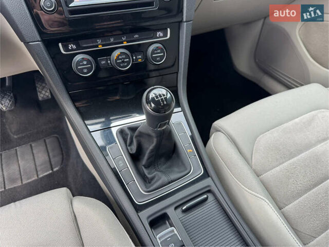 Синій Фольксваген Гольф, об'ємом двигуна 1.6 л та пробігом 280 тис. км за 8599 $, фото 25 на Automoto.ua