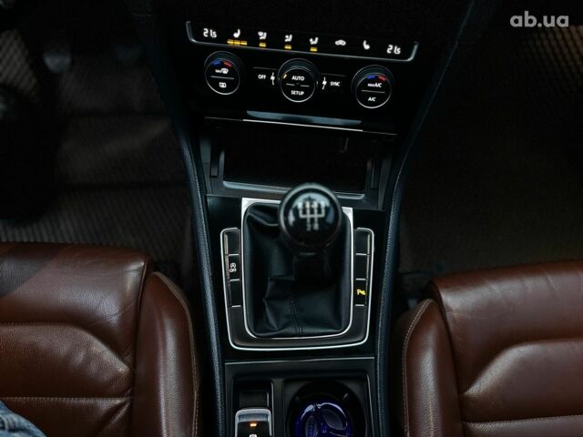 Синий Фольксваген Гольф, объемом двигателя 1.6 л и пробегом 251 тыс. км за 11490 $, фото 35 на Automoto.ua