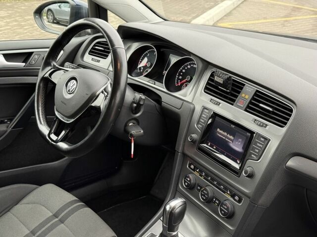 Синий Фольксваген Гольф, объемом двигателя 1.6 л и пробегом 283 тыс. км за 10950 $, фото 12 на Automoto.ua