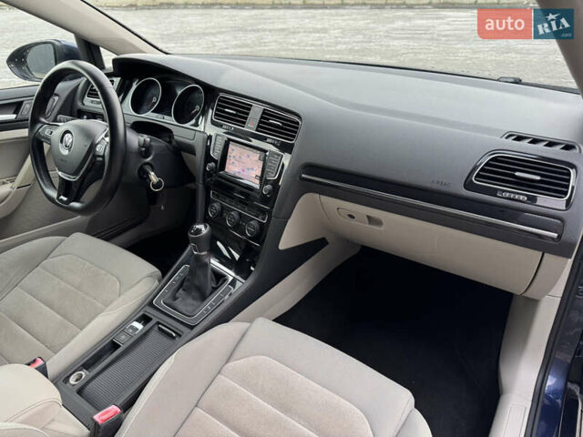 Синий Фольксваген Гольф, объемом двигателя 1.6 л и пробегом 280 тыс. км за 8999 $, фото 45 на Automoto.ua