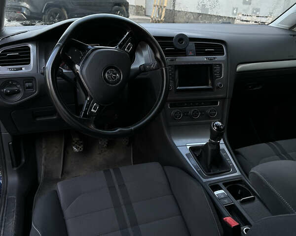 Синий Фольксваген Гольф, объемом двигателя 1.6 л и пробегом 320 тыс. км за 9500 $, фото 11 на Automoto.ua