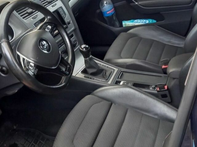 Синий Фольксваген Гольф, объемом двигателя 1.6 л и пробегом 260 тыс. км за 10200 $, фото 3 на Automoto.ua