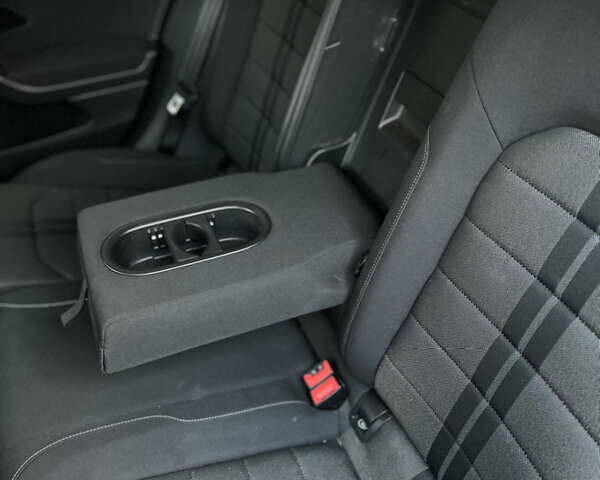 Синий Фольксваген Гольф, объемом двигателя 1.6 л и пробегом 320 тыс. км за 9500 $, фото 13 на Automoto.ua