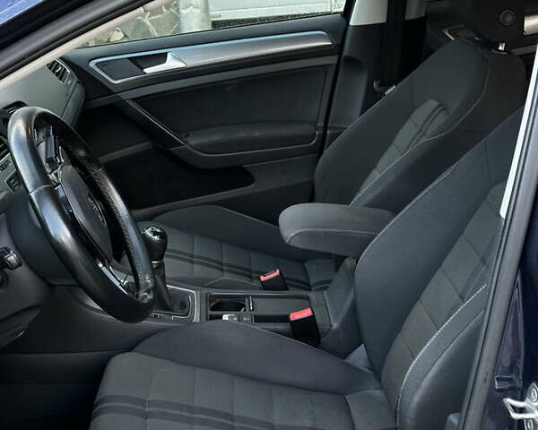 Синий Фольксваген Гольф, объемом двигателя 1.6 л и пробегом 320 тыс. км за 9500 $, фото 10 на Automoto.ua