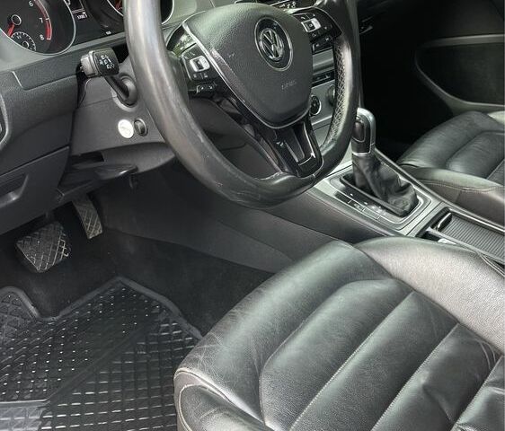 Синий Фольксваген Гольф, объемом двигателя 1.4 л и пробегом 241 тыс. км за 8800 $, фото 6 на Automoto.ua