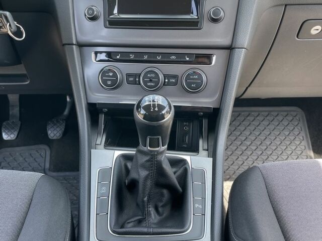 Синий Фольксваген Гольф, объемом двигателя 1.6 л и пробегом 182 тыс. км за 11500 $, фото 16 на Automoto.ua