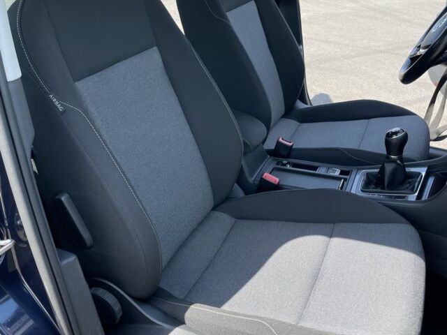 Синий Фольксваген Гольф, объемом двигателя 1.6 л и пробегом 182 тыс. км за 11500 $, фото 22 на Automoto.ua