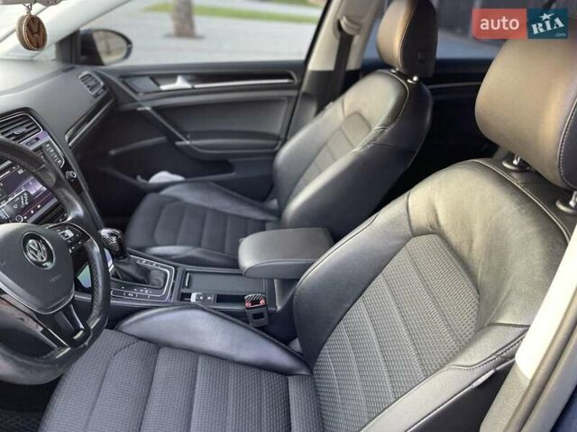 Фольксваген Гольф 2014 в Хмельницком на Automoto.ua Синий Фольксваген Гольф, объемом двигателя 1.6 л и пробегом 264 тыс. км за 11800 $, фото 1 на Automoto.ua