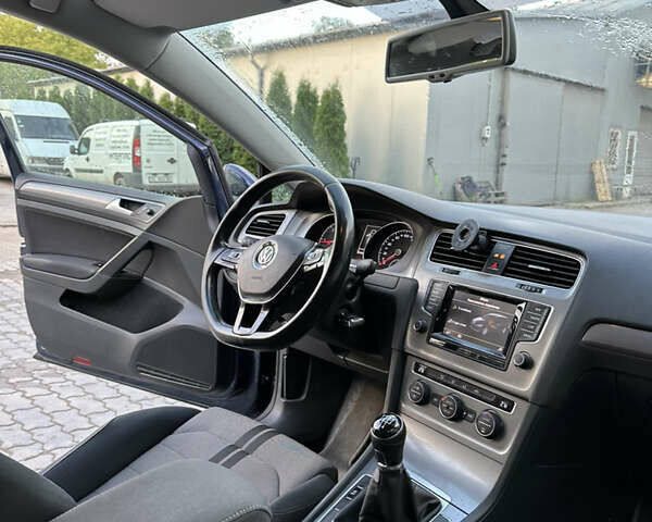 Синий Фольксваген Гольф, объемом двигателя 1.6 л и пробегом 320 тыс. км за 9500 $, фото 8 на Automoto.ua