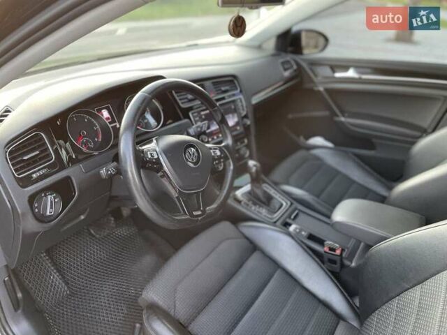 Фольксваген Гольф 2014 в Хмельницком на Automoto.ua Синий Фольксваген Гольф, объемом двигателя 1.6 л и пробегом 264 тыс. км за 11800 $, фото 7 на Automoto.ua