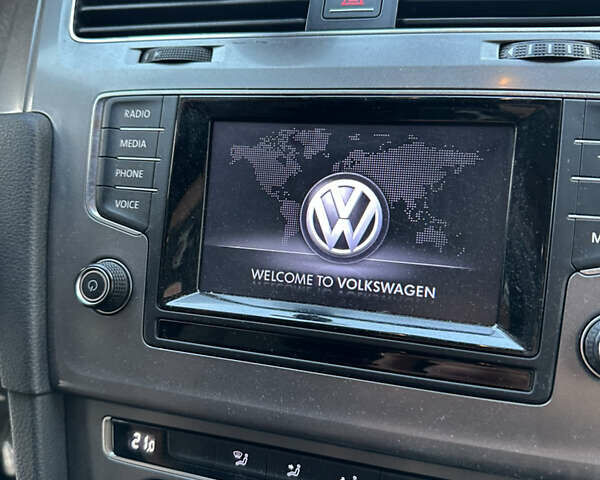 Синий Фольксваген Гольф, объемом двигателя 1.6 л и пробегом 320 тыс. км за 9500 $, фото 7 на Automoto.ua