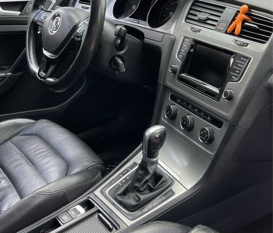 Синий Фольксваген Гольф, объемом двигателя 1.4 л и пробегом 241 тыс. км за 8800 $, фото 7 на Automoto.ua