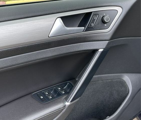 Синий Фольксваген Гольф, объемом двигателя 1.4 л и пробегом 241 тыс. км за 8800 $, фото 10 на Automoto.ua