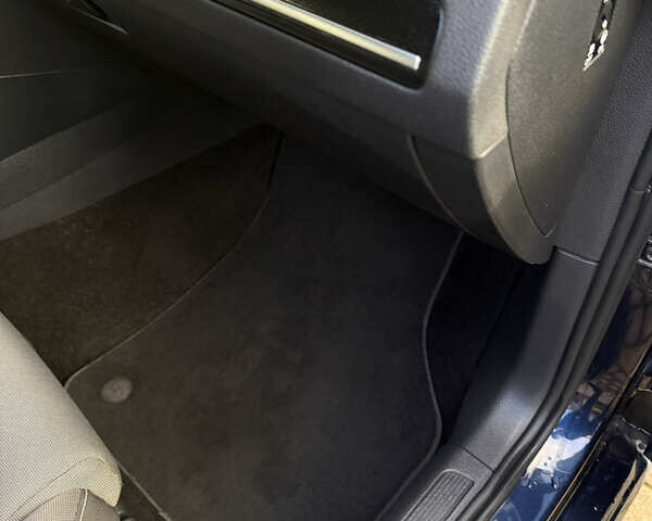 Синій Фольксваген Гольф, об'ємом двигуна 1.97 л та пробігом 241 тис. км за 11700 $, фото 3 на Automoto.ua