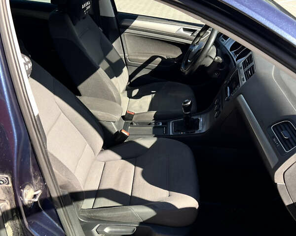 Синій Фольксваген Гольф, об'ємом двигуна 1.6 л та пробігом 264 тис. км за 10500 $, фото 7 на Automoto.ua