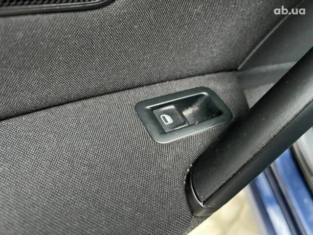 Синий Фольксваген Гольф, объемом двигателя 1.6 л и пробегом 252 тыс. км за 9990 $, фото 32 на Automoto.ua