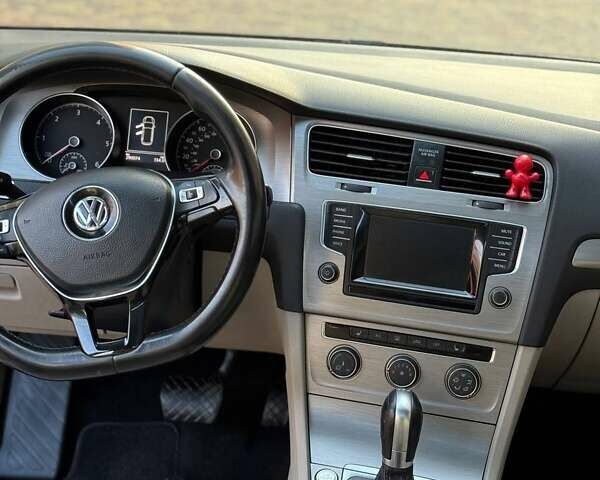 Фольксваген Гольф 2015 в Виннице на Automoto.ua Синий Фольксваген Гольф, объемом двигателя 1.97 л и пробегом 290 тыс. км за 11300 $, фото 5 на Automoto.ua