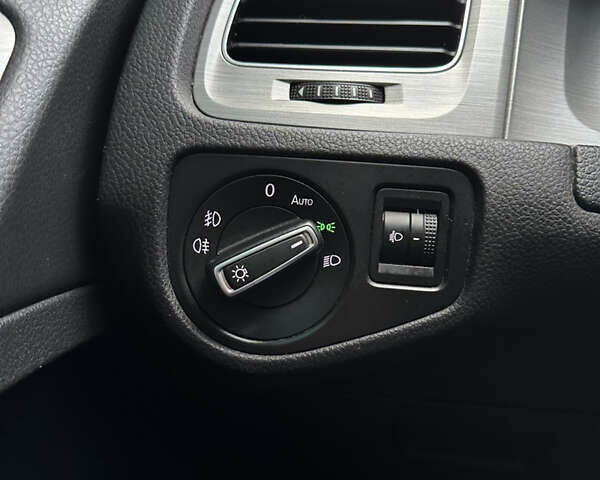 Синий Фольксваген Гольф, объемом двигателя 1.6 л и пробегом 277 тыс. км за 9400 $, фото 20 на Automoto.ua