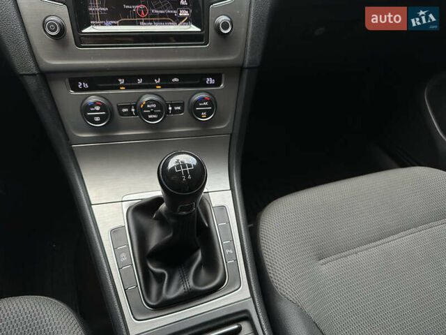 Синий Фольксваген Гольф, объемом двигателя 1.6 л и пробегом 277 тыс. км за 9400 $, фото 23 на Automoto.ua