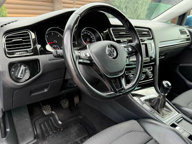 Синий Фольксваген Гольф, объемом двигателя 2 л и пробегом 205 тыс. км за 11200 $, фото 13 на Automoto.ua