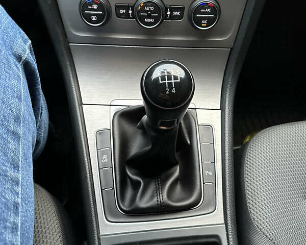 Синий Фольксваген Гольф, объемом двигателя 1.6 л и пробегом 277 тыс. км за 9400 $, фото 27 на Automoto.ua